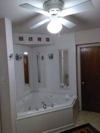 Imagen de la habitación del Hotel Cardinal Inn. Foto 8