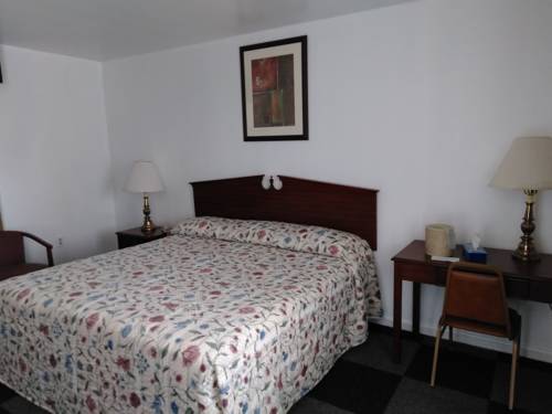 Imagen de la habitación del Hotel Cardinal Inn. Foto 11