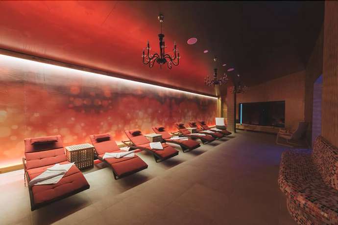 Imagen de la piscina del Hotel Cardinal, Vințu de Jos. Foto 16