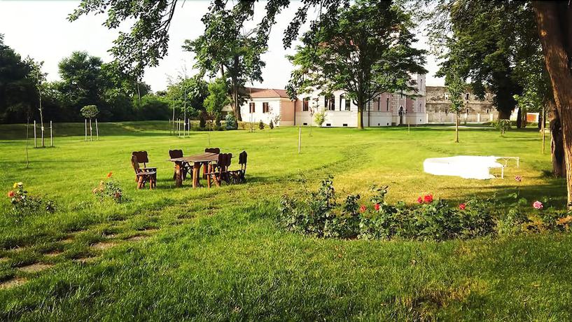 Imagen de los exteriores del Hotel Cardinal, Vințu de Jos. Foto 11