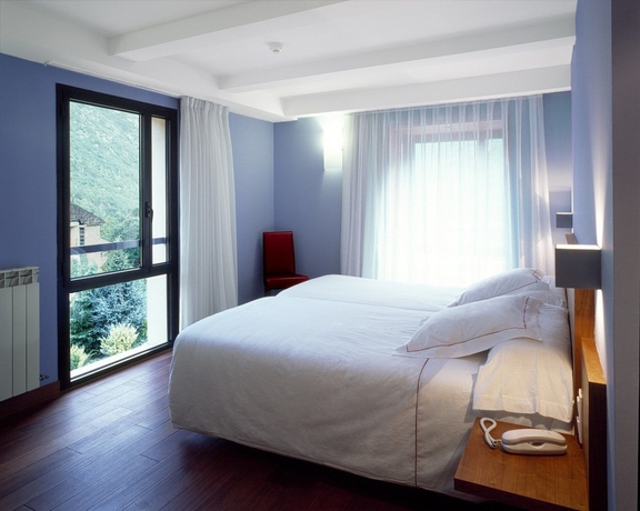 Imagen de la habitación del Hotel Cardós. Foto 4