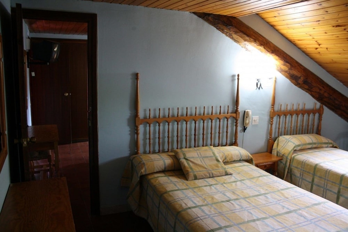 Imagen de la habitación del Hotel Cardós. Foto 10