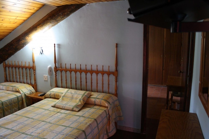 Imagen de la habitación del Hotel Cardós. Foto 11