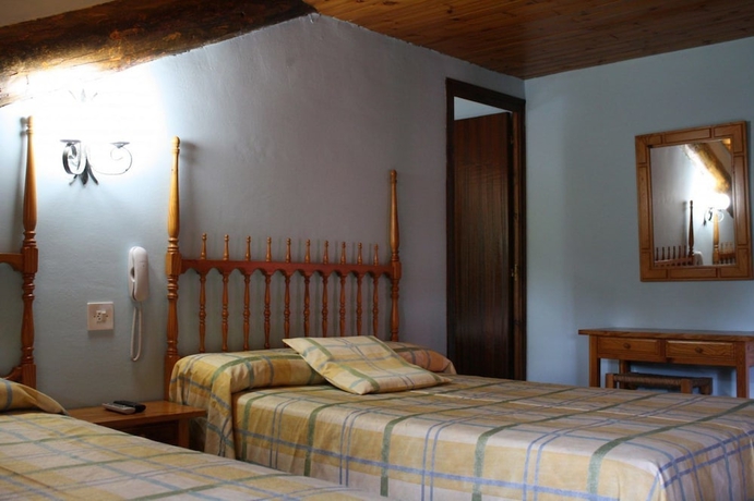 Imagen de la habitación del Hotel Cardós. Foto 15