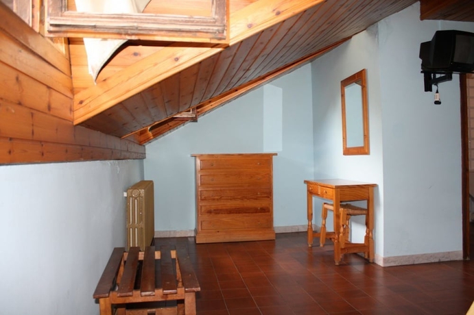 Imagen de la habitación del Hotel Cardós. Foto 17