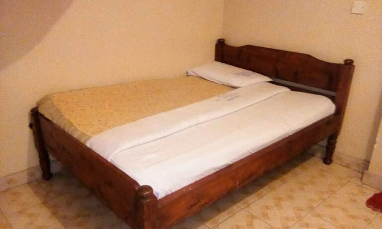 Imagen de la habitación del Hotel Care Guest House. Foto 12