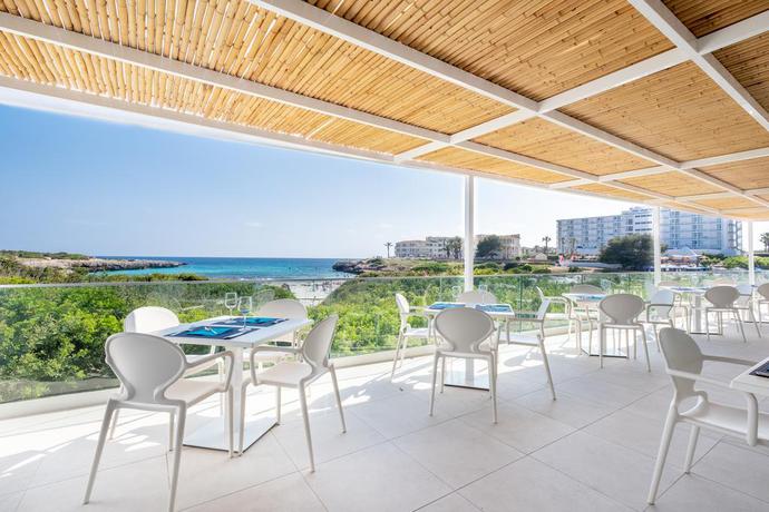 Imagen de los exteriores del Hotel Carema Beach Menorca. Foto 8