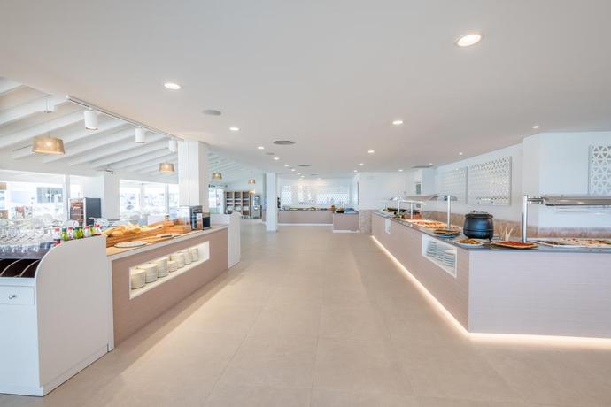 Imagen de los interiores del Hotel Carema Beach Menorca. Foto 11