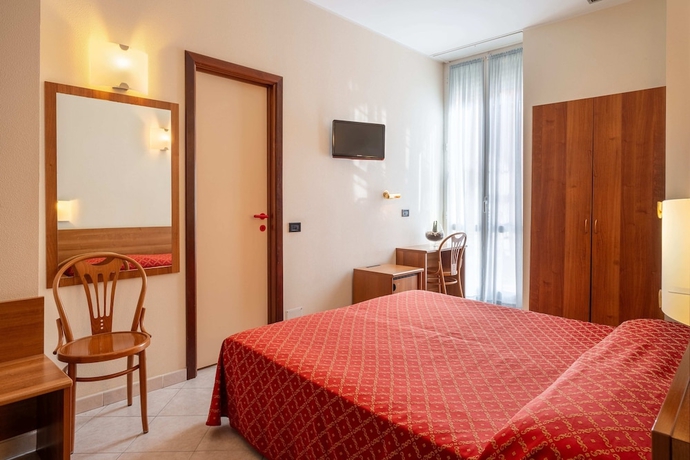 Imagen de la habitación del Hotel Careni Villa Italia. Foto 6