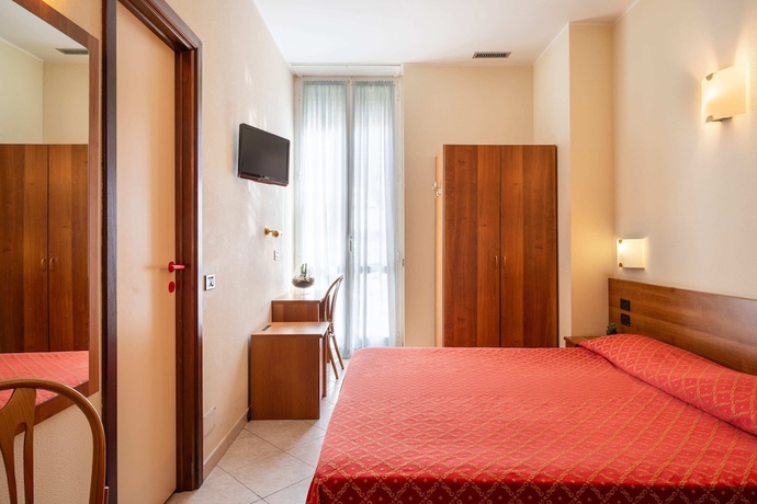 Imagen de la habitación del Hotel Careni Villa Italia. Foto 9
