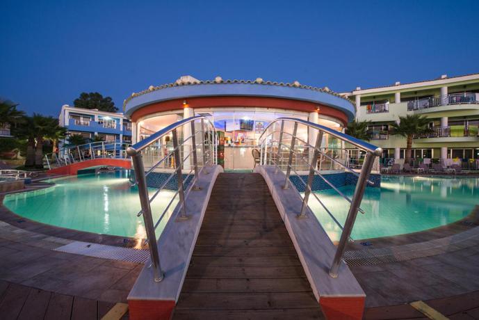 Imagen de los interiores del Hotel Caretta Beach Resort and WaterPark. Foto 12