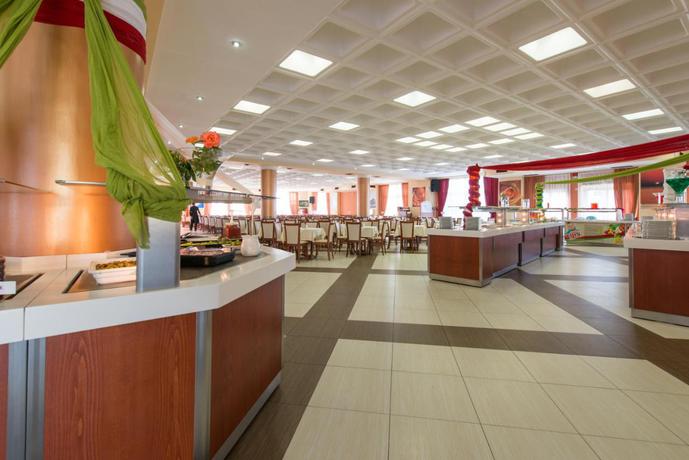 Imagen de los interiores del Hotel Caretta Beach Resort and WaterPark. Foto 13