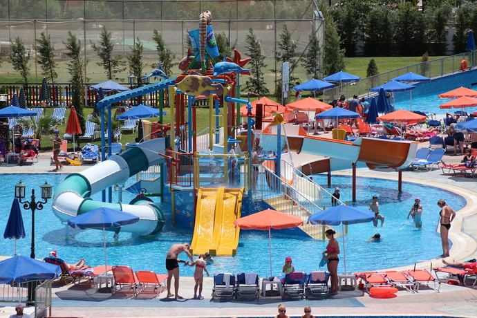 Imagen de la piscina del Hotel Caretta Beach Resort and WaterPark. Foto 17