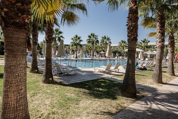 Imagen de la piscina del Hotel Caretta Island - All Inclusive. Foto 17