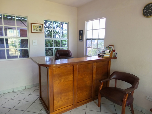 Imagen de los interiores del Hotel Caribbean Inn and Suites. Foto 16