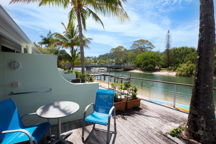 Imagen de los exteriores del Hotel Caribbean Noosa. Foto 10