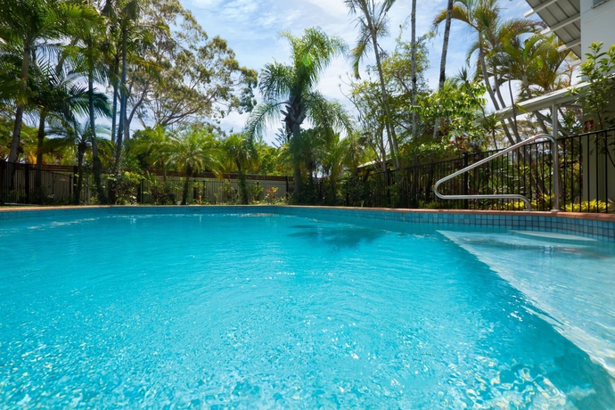 Imagen de la piscina del Hotel Caribbean Noosa. Foto 13