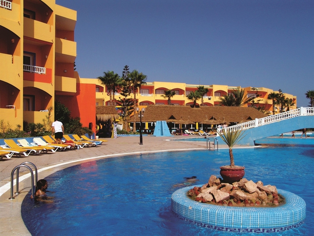 Imagen de la piscina del Hotel Caribbean World Thalasso Djerba. Foto 13