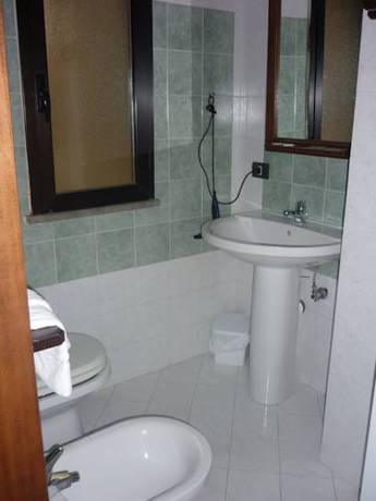 Imagen de la habitación del Hotel Caribe, Nápoles. Foto 1