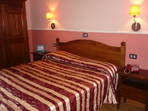 Imagen de la habitación del Hotel Caribe, Nápoles. Foto 4