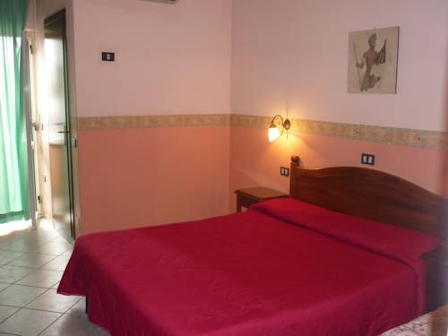 Imagen de la habitación del Hotel Caribe, Nápoles. Foto 5