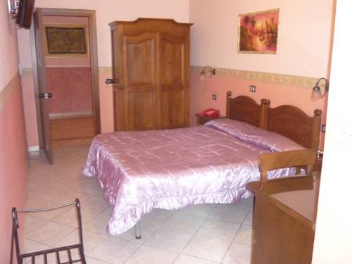 Imagen de la habitación del Hotel Caribe, Nápoles. Foto 6