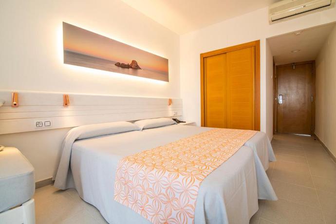 Imagen general del Hotel Caribe, Playa es Caná. Foto 9