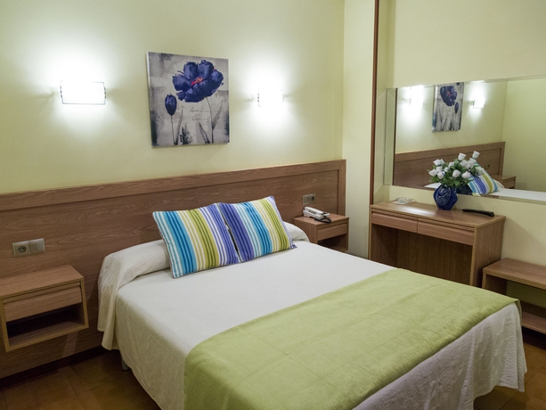 Imagen de la habitación del Hotel Caribe Sanxenxo. Foto 11