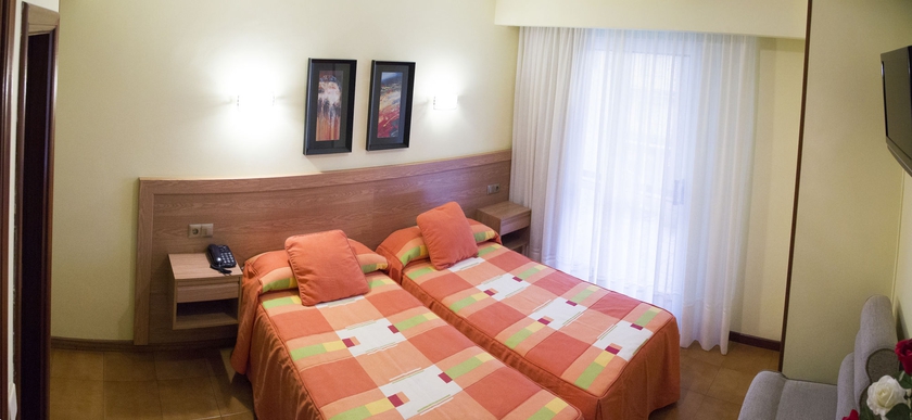 Imagen de la habitación del Hotel Caribe Sanxenxo. Foto 15