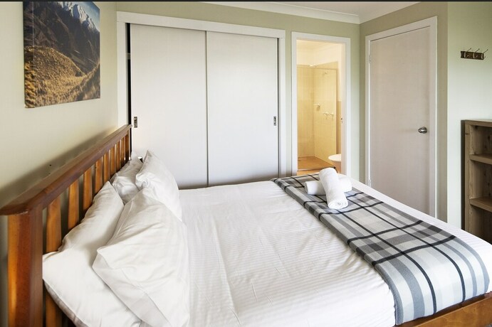 Imagen de la habitación del Hotel Caribou 3 - Modern and spacious with views over Lake Jindabyne. Foto 7