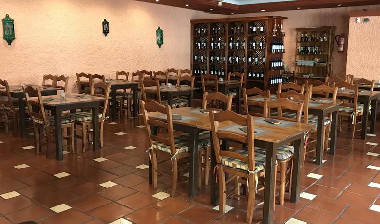 Imagen del bar/restaurante del Hotel Carihuela Park. Foto 2