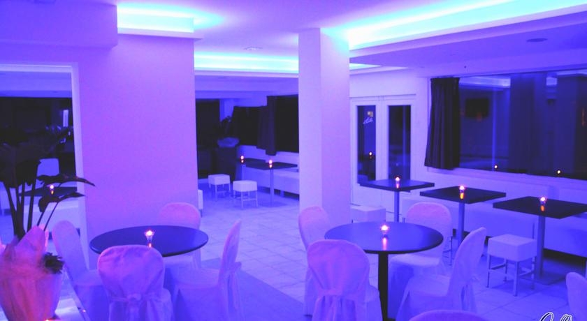 Imagen del bar/restaurante del Hotel Carillon, Bellaria-Igea Marina. Foto 1