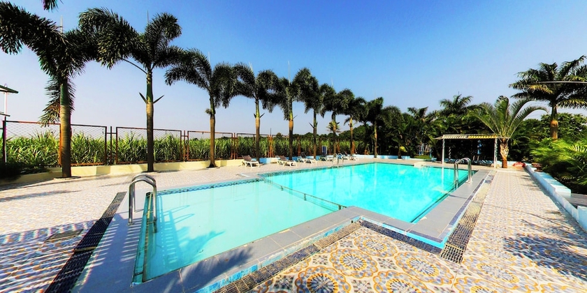 Imagen de la piscina del Hotel Carina Retreat Resort. Foto 14
