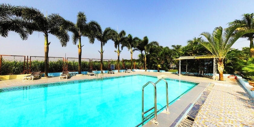 Imagen de la piscina del Hotel Carina Retreat Resort. Foto 15