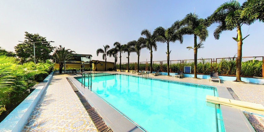 Imagen de la piscina del Hotel Carina Retreat Resort. Foto 16