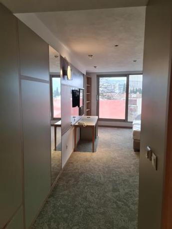 Imagen general del Hotel Carine Centar. Foto 9