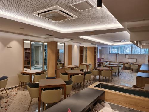 Imagen general del Hotel Carine Centar. Foto 10