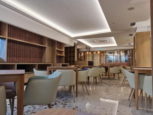 Imagen general del Hotel Carine Centar. Foto 12