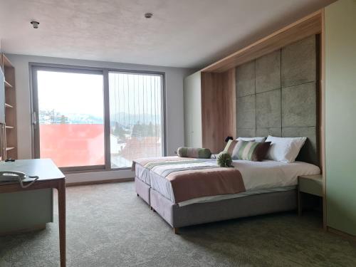 Imagen general del Hotel Carine Centar. Foto 16