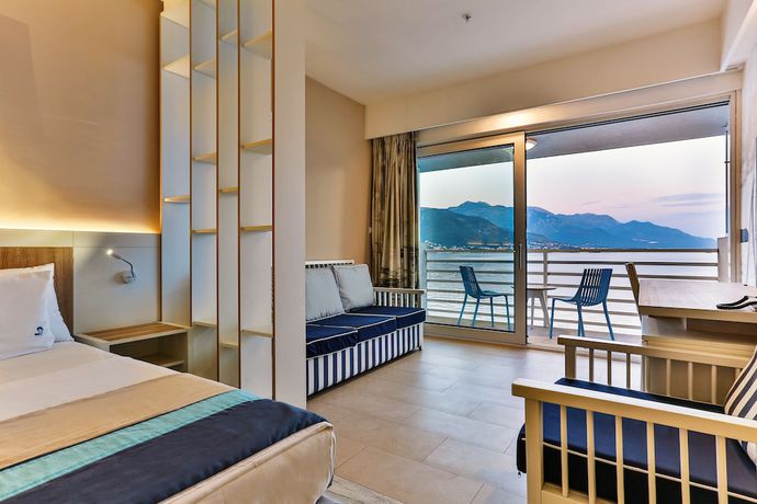 Imagen de la habitación del Hotel Carine Delfin. Foto 6