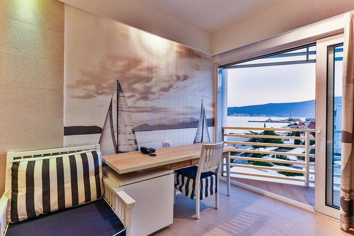 Imagen de la habitación del Hotel Carine Delfin. Foto 7