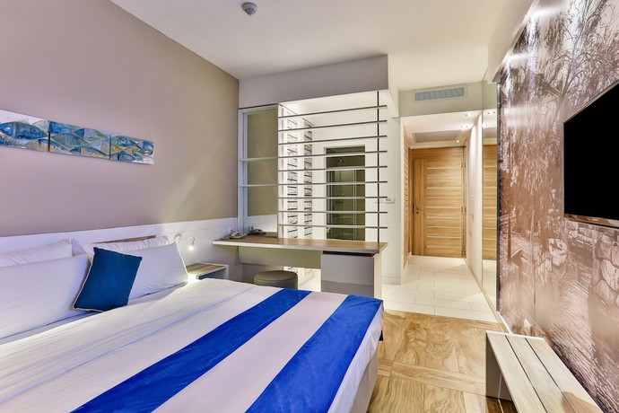 Imagen de la habitación del Hotel Carine Delfin. Foto 8