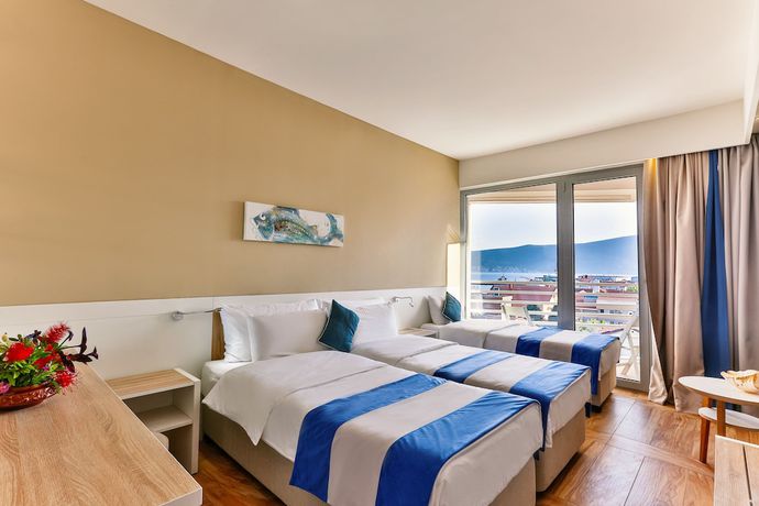Imagen de la habitación del Hotel Carine Delfin. Foto 12