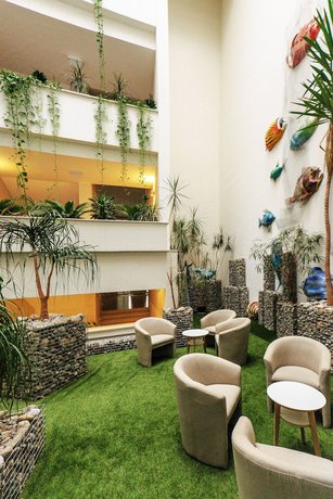Imagen de los interiores del Hotel Carine Delfin. Foto 23