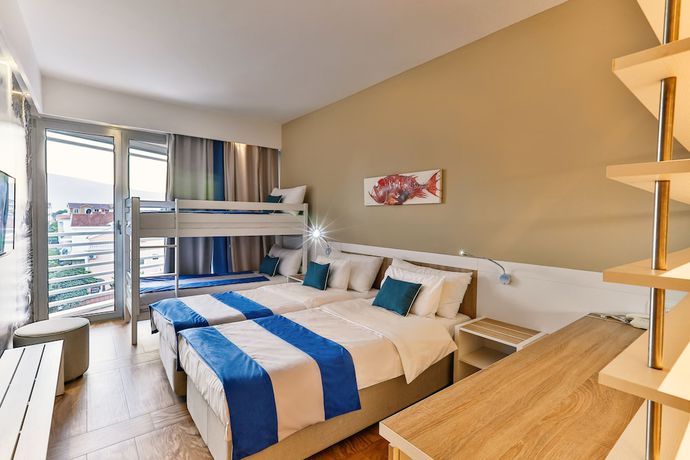 Imagen de la habitación del Hotel Carine Delfin. Foto 22