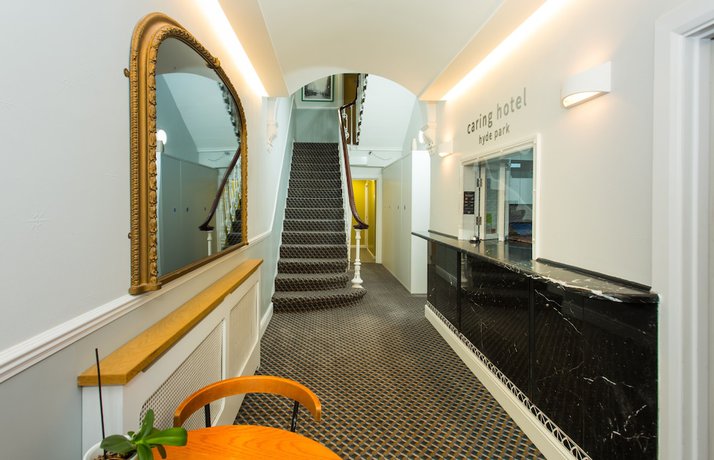 Imagen de los interiores del Hotel Caring. Foto 15