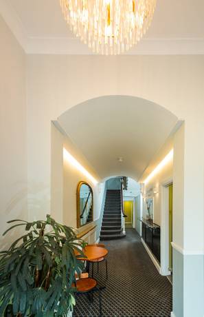 Imagen de los interiores del Hotel Caring. Foto 19
