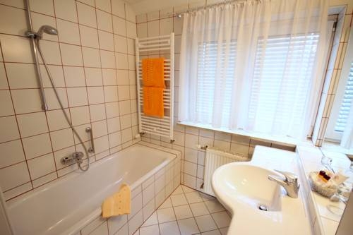 Imagen de la habitación del Hotel Carinthia Stadthotel. Foto 38