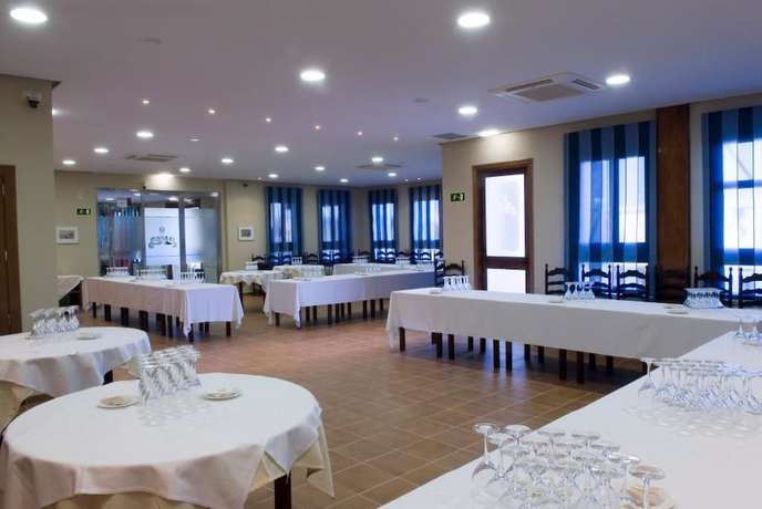 Imagen del bar/restaurante del Hotel Cariñena. Foto 2