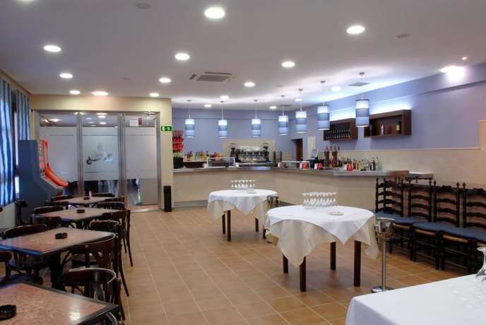 Imagen del bar/restaurante del Hotel Cariñena. Foto 3